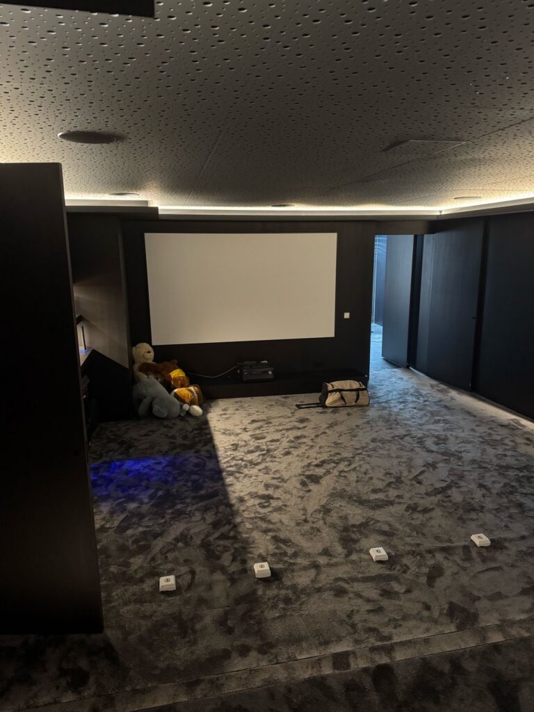 Sala de cine en casa en Boadilla del Monte 01