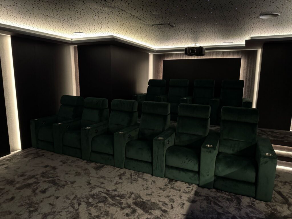 Sala de cine en casa en Boadilla del Monte 03