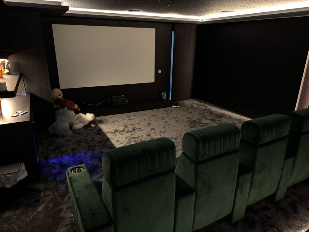 Sala de cine en casa en Boadilla del Monte 04