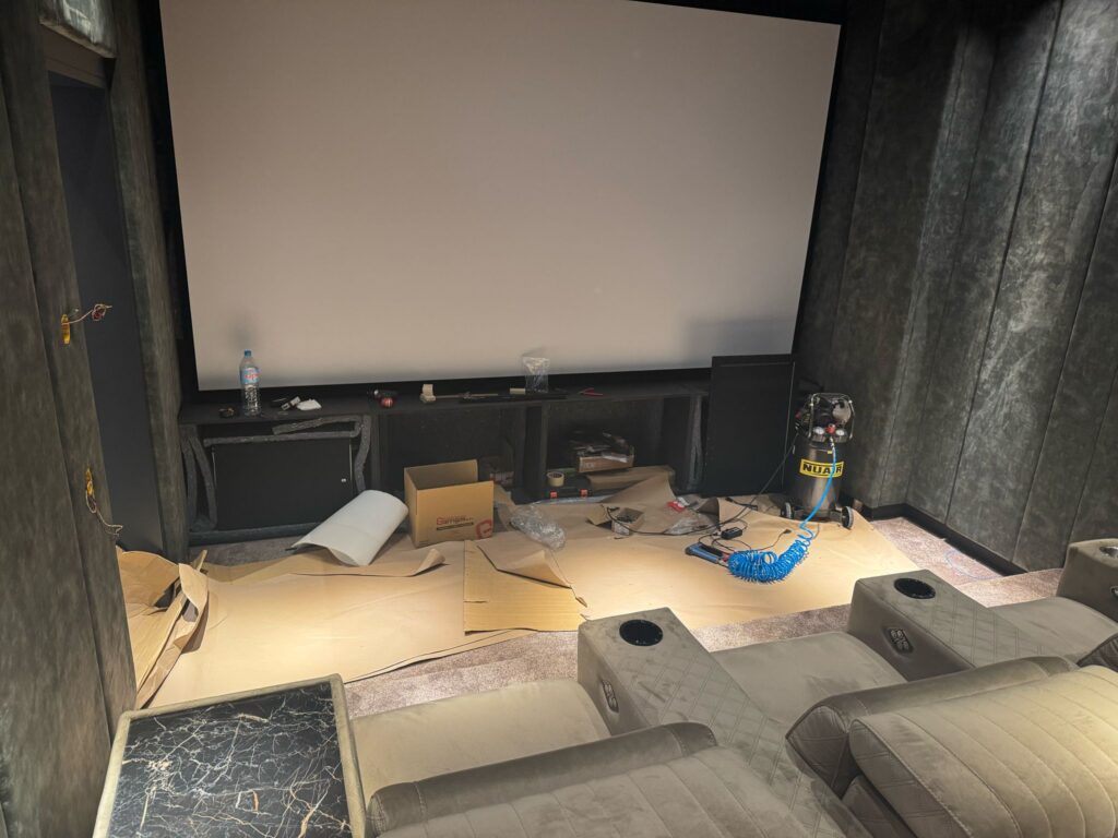 Sala de cine en casa en San Cugat 02
