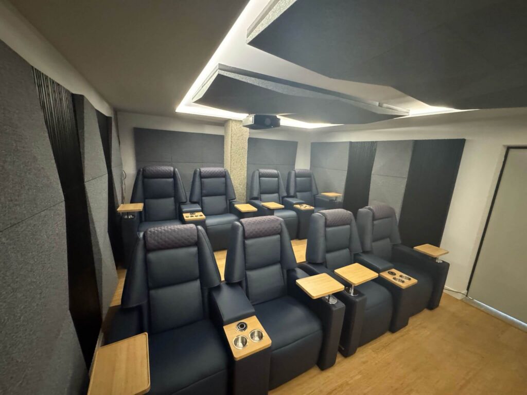 Sala de cine en casa en el Albir 01