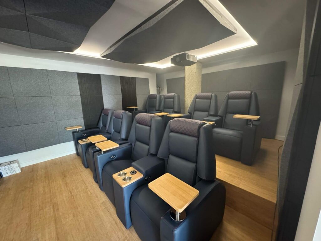 Sala de cine en casa en el Albir 02
